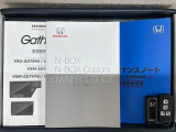 スマートキーは鍵をバッグに入れたままでもドアロックの開閉やエンジンのON・OFFができます。夜間や雨の日も鍵を探さなくて良いので便利です。