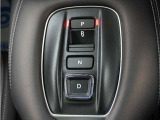 シフトはボタン操作となっており、直感的な操作性により、ドライバーの快適な運転を支援。P・N・Dは押す、Rは引くという人間の感覚にマッチした操作感です。
