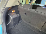 荷室の左側です。荷室を照らすランプが付いていて、暗いときも荷物が見やすいです。