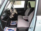 ベンチシートになっていますのでリラックスして運転出来ます☆