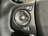 ステアリングにオーディオ操作スイッチが付いています。オーディオ画面に直接タッチしなくても操作が出来ますので、運転に集中できます。