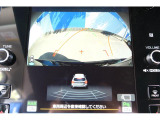 バックギアに入れるとバックカメラの映像がナビに映ります。障害物までの距離もわかりやすいです。