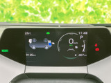 速度やシフト位置、航続可能距離などの情報が画面内にまとまり、運転中にも確認しやすい表示です。必要な情報をひと目で把握しやすく、日常の運転を落ち着いてサポートしてくれます。