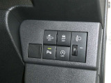 コーナーセンサーを車の前後に装備。障害物までの距離に応じて警告音を変えてお知らせ。縦列駐車時や駐車場・車庫などでの取り回しをサポートします。詳細は販売店スタッフまでおたずねください。