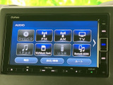 DVD・CDやラジオ、USBなど、利用できる音源が画面上に一覧で表示されます。目的の項目を選びやすく、普段お使いのメディアに合わせて車内で音楽を楽しめます。