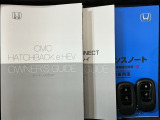 スマートキーは鍵をバッグに入れたままでもドアロックの開閉やエンジンのON・OFFができます。夜間や雨の日も鍵を探さなくて良いので便利です。