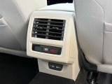 運転席・助手席・後席で個別に温度調整が可能な3ゾーンフルオートエアコン。乗る人それぞれに快適な空調を提供します。