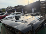 目立つキズ凹み等はありませんが、中古車という商品の特性ルーフには子キズや塗装しみがあります
