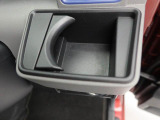 カップホルダーは運転席や助手席からちょうど手の届く位置です!!
