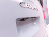 バックカメラ:運転席から見えにくい車の後方をカメラの映像を通して確認できます。駐車や切り返しが安心して行えます。(連動するナビ等の取り付けが必要になります)