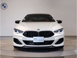 【キドニーグリル】BMWは約90年もの間、ほぼ全ての車両にひと目でBMWだと分かるこの特徴的なフロントグリルが備えられ、デザイン・アイコンとして親しまれてきました。