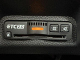 【ETC2.0(DSRC)】ETCカードを挿入すれば料金所はノンストップで通過できます。ETC限定の割引や、高速道路の情報提供サービスを利用できます。