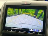 【バックカメラ】駐車時に後方がリアルタイム映像で確認できます。大型商業施設や立体駐車場での駐車時や、夜間のバック時に大活躍!運転スキルに関わらず、今や必須となった装備のひとつです!