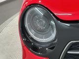 LEDヘッドライトは、点灯の瞬間から最大光量を発揮し、突然暗くなるトンネルなどでの安定感を高めます。