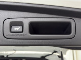 ★パワーテールゲート(メモリー機能付)★開く角度を決められるから、せまい場所でも使いやすいです。スマートキーまたはテールゲートのスイッチから開閉操作ができます
