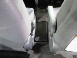 1〜2列目を前後左右にウォークスルーできるので、アウトドアでは車内をお部屋感覚で自由に使うことができます♪