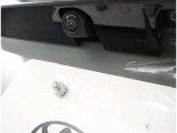 バックカメラが付いているので後方確認が非常にしやすいです。今や運転初心者も熟練者も必須装備!ついていて損はないですね♪