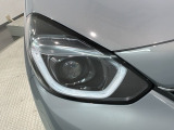 LEDヘッドライトは、点灯の瞬間から最大光量を発揮し、突然暗くなるトンネルなどでの安定感を高めます。