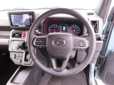 運転する方の体格に合わせてハンドルの高さを変えられるチルトステアリング。しっくりくる位置でハンドルを握れます。
