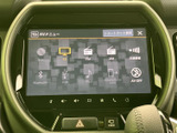 画面上にAVメニューが表示され、ラジオやテレビ、Bluetooth、USBなどの項目を確認できます。表示が整理されており、用途に合わせた機能を選びやすい構成です。
