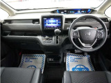 運転にかかわる様々な操作を安全に行えるように視点移動が少なく、操作性に配慮されたスイッチ類が凝縮されたコクピットです。