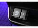 USBオーディオ用ソケットがついていますので携帯電話などを接続すれば音楽等の再生が可能です!