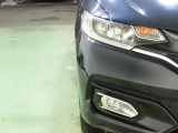 LEDヘッドライトは、点灯の瞬間から光量を発揮し、突然暗くなるトンネルなどでの安定感を高めます。