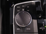 【ATシフトレバー】ギアチェンジの為は勿論の事、Dレンジ時に右に倒して使用する&rdquo;S&rdquo;モード。シフト・スピードが速まりシフトポイントも高くなる事でよりスポーティかつダイナミックなシフト特性となります。