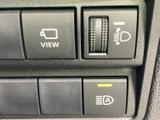 周辺確認に関するスイッチやライトの調整部などがまとまり、運転席から各項目を見分けやすい配置です。表示を確認しながら日常の操作に活用できます。