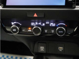 フルオートエアコン搭載。好みの温度に設定するだけで、風向や風量を自動でコントロール!いつでも快適な車内環境に。