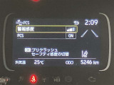 両側電動スライドドア装備でお子様からご年配の方まで、乗り降りラクラクです。 スライドドアの開閉は運転席メーターパネルそばのスイッチ、ワイヤレス・リモコンキーでも操作可能です。