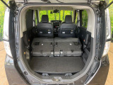 普段のお買い物や通勤、送迎等に十分な荷室スペースを確保しております。セカンドシートを倒すと、大きな荷物の積載も可能です♪