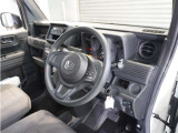 ◆視界広々で非常に運転しやすくロングドライブでも疲れを感じさせないすっきりとまとまったインパネ周りです。