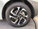純正15インチアルミ!タイヤサイズは185/65R15です