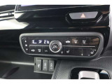 オートエアコン付車です。自動で温度と風量を設定する優れものです。