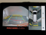 パノラミックビューモニター付きです。車両を上から見たような映像をモニター画面に表示。運転席からの目視では見にくい、車両周辺の状況をリアルタイムでしっかり確認できます。