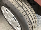 安全に走行するためには空気圧の確認をはじめ溝の深さ、ひび割れの等の点検が必要です。点検時に交換が必要と判断した場合は交換いたします。