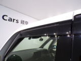 ドアバイザー付きですので、雨の日でも換気ができてとても便利です!