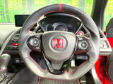 【純正革巻きステアリング】上質な革を使用することで、手にしっかり馴染みとても運転しやすいハンドルです♪