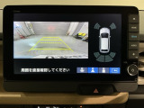 リバースギアに入れるだけで後方の表示へ切り替わります。夜間や雨の日の駐車も楽になりますよ。