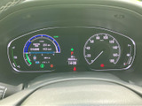 速度や各種車両情報をメーター上で確認でき、必要な表示をひと目で把握しやすい構成です。走行前後の確認にも役立ち、毎日の運転をサポートする視認性に配慮されています。