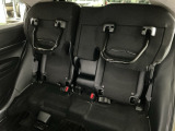 リアシート座面を持ち上げると、背の高い荷物を積むのに便利なトールモードに変身します!多彩なシートアレンジで使い勝手良好!