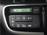 フルオートエアコン搭載。好みの温度に設定するだけで、風向や風量を自動でコントロール!いつでも快適な車内環境に。