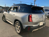 MINIのアイコンでもある、丸目のヘッドライト。高いデザイン性でMINIをよりお洒落に見せてくれます!