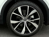 19インチ純正アルミホイール+225/40R19タイヤを装着。