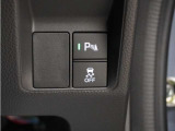 パーキングセンサーシステム搭載。センサーが周辺の障害物を検知。音やディスプレー表示等で障害物との距離をお知らせし、ドライバーに注意を促します。バックでの駐車時や狭い駐車場での出庫時などに役立ちます。