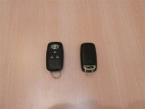 中古車としてスマートキーが2個あるのは重要なチェックポイント!両側の電動スライドドアの開閉ボタンも付いています。離れたところからの開け閉めや、手荷物があるときに便利です♪