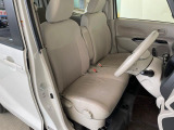 運転席まわりには十分なスペースがあり、大柄な方でもゆったり運転していただける環境です。
