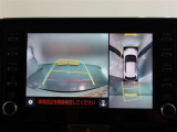 パノラミックビューモニター付きです。車両を上から見たような映像をモニター画面に表示。運転席からの目視では見にくい、車両周辺の状況をリアルタイムでしっかり確認できます。