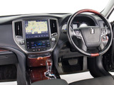 使いやすさや安全性を追求したステアリング周り!高級車ゆえにスイッチ類が多いのも特徴ですね!考え尽くされた配置ですぐに使いこなす事が出来ますのでご安心下さい!是非、体感してみて下さい!!
